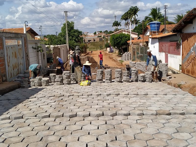 PREFEITURA DE MACAÚBAS VENHA REALIZANDO RECUPERAÇÃO DE RUA NO LOTEAMENTO BASTOS