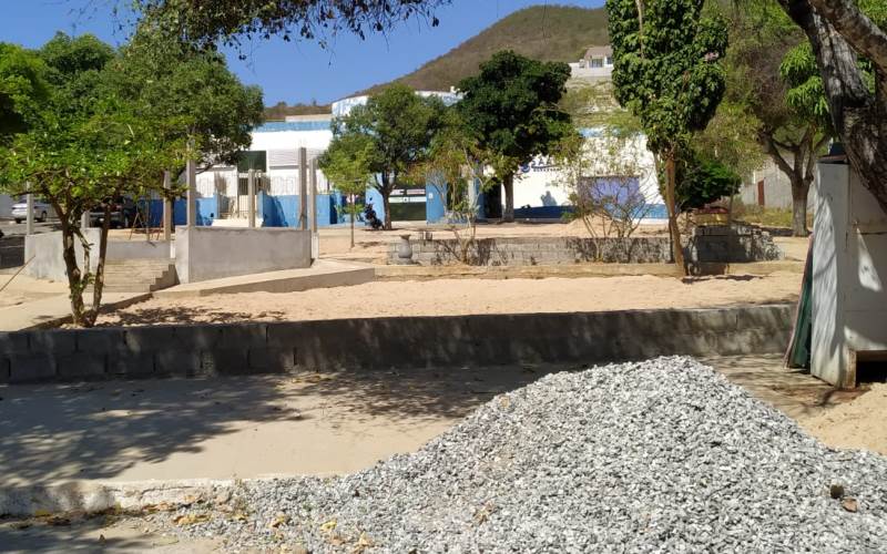 PRAÇA DO COITÉ: A GESTÃO MUNICIPAL ESTÁ REESTRUTURANDO COM ESPAÇOS DE LAZER PARA AS CRIANÇAS