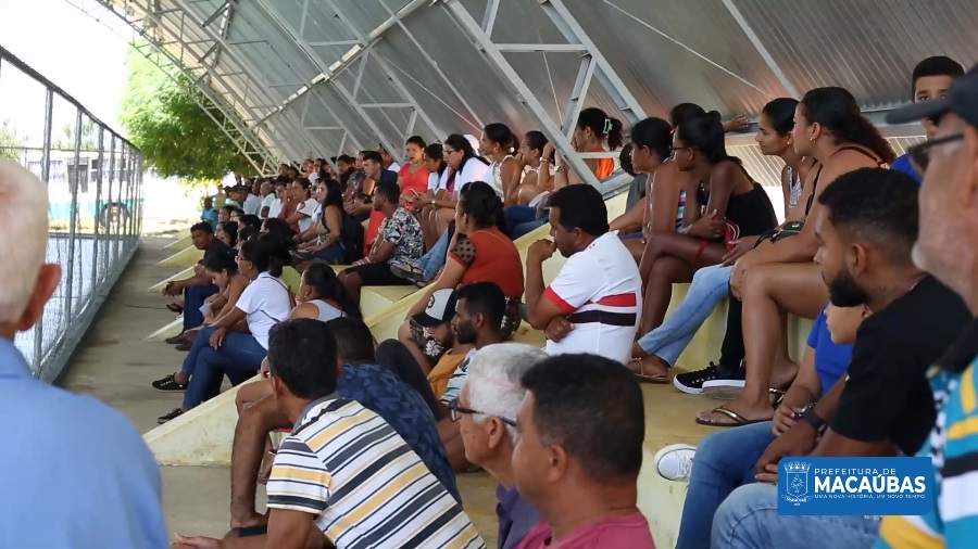 REUNIÃO COM OS MORADORES DE LAGOA CLARA PARA, JUNTOS, DEFINIREM DOIS PONTOS CRUCIAIS PARA A EDUCAÇÃO DO DISTRITO