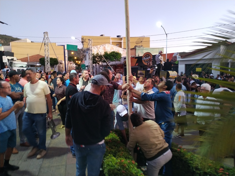 O MÊS DE JUNHO COMEÇOU COM A TRADICIONAL ALVORADA FESTIVA EM MACAÚBAS