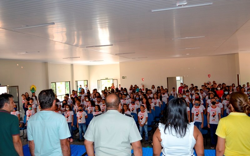 COM O APOIO DA PREFEITURA MUNICIPAL O PROERD REALIZA A FORMATURA DE 220 CRIANÇAS DO PROGRAMA EDUCACIONAL