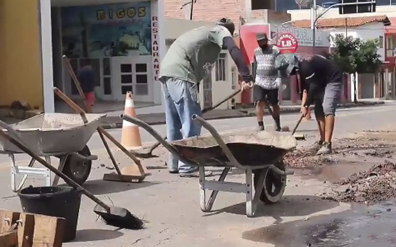 SECRETARIA DE OBRAS E INFRAESTRUTURA RECUPERA RUAS DANIFICADAS PELAS FORTES CHUVAS