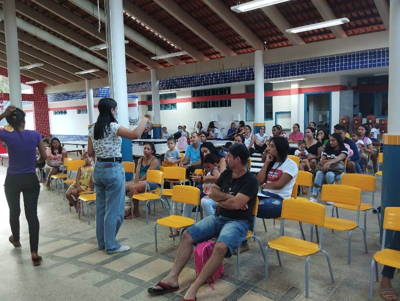 EQUIPE DE SAÚDE REALIZOU AÇÃO PREVENTIVA SOBRE A SÍNDROME MÃO-PÉ-BOCA NA CRECHE LEOBINA